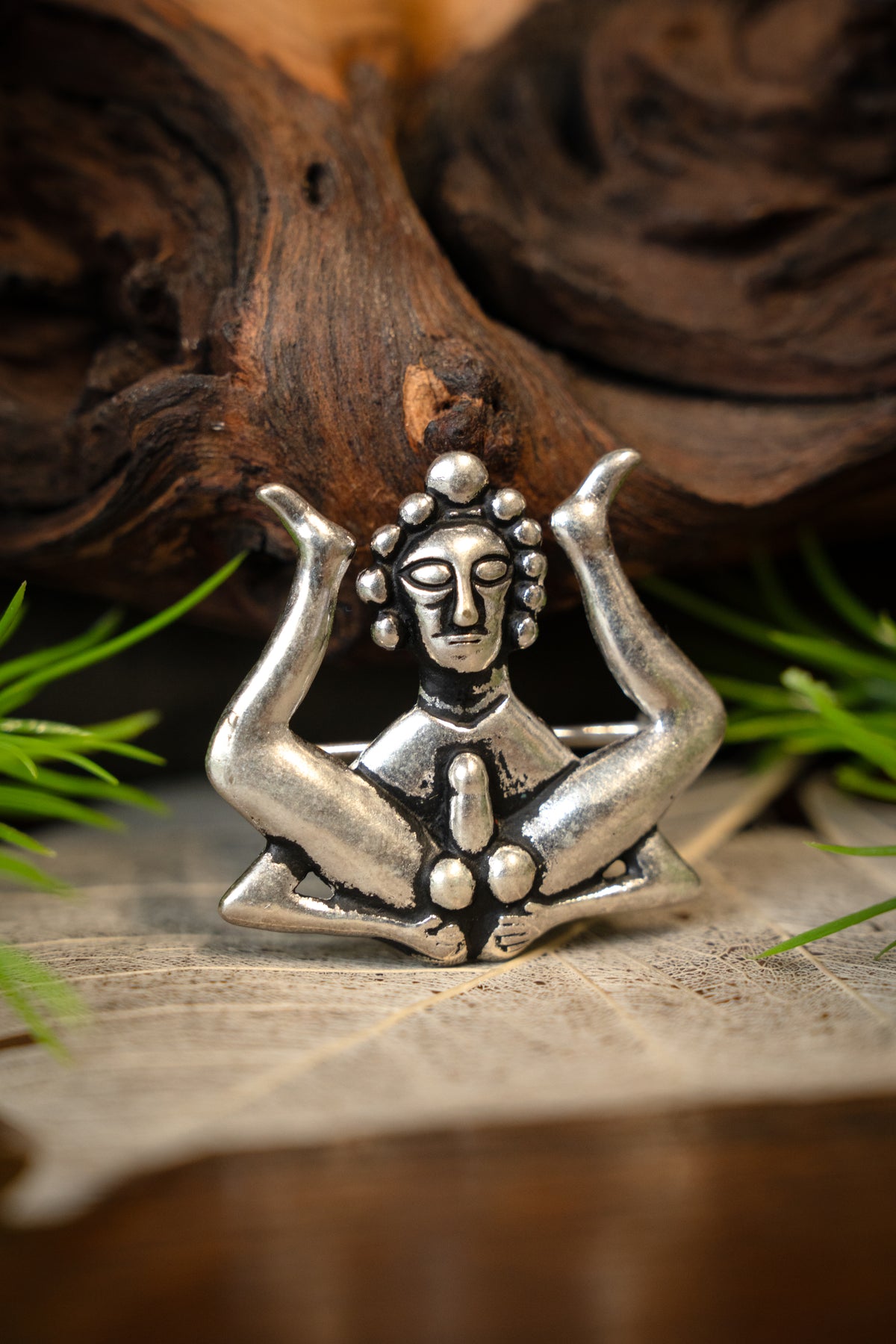 Medieval badge 'ass-showing guy', silvered bronze