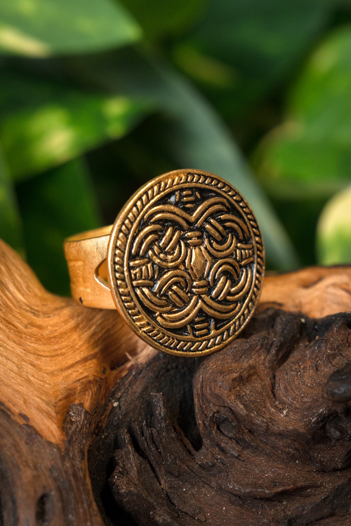Wikiński pierścień Birka w stylu Borre, brąz