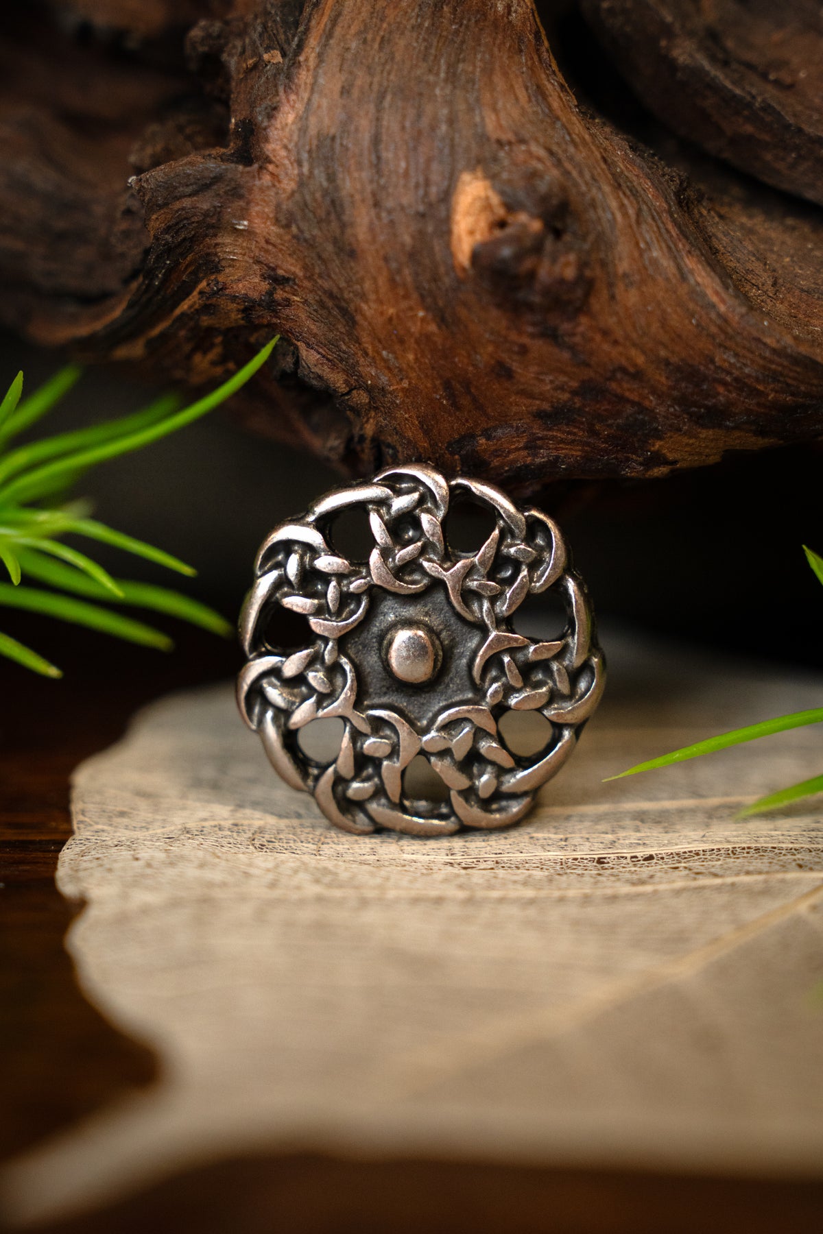 Boutons du haut Moyen Âge, lot de cinq pièces, argentés