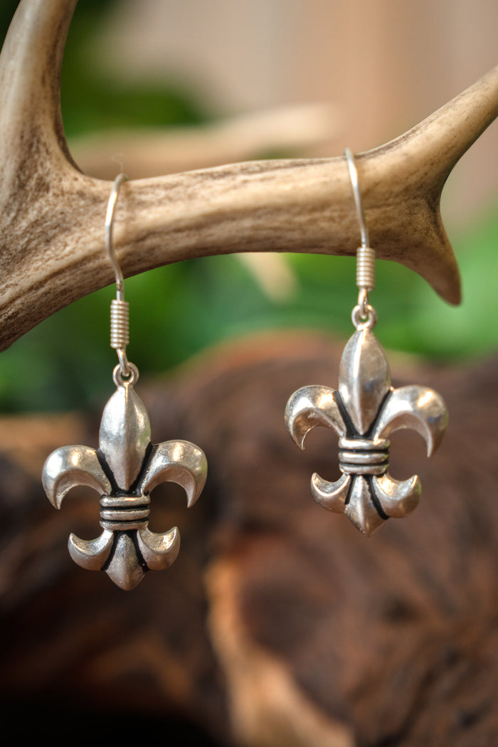 Ohrringe Fleur de Lys, versilberte Bronze