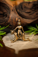 Średniowieczny wisiorek Arystoteles i Phyllis, brąz