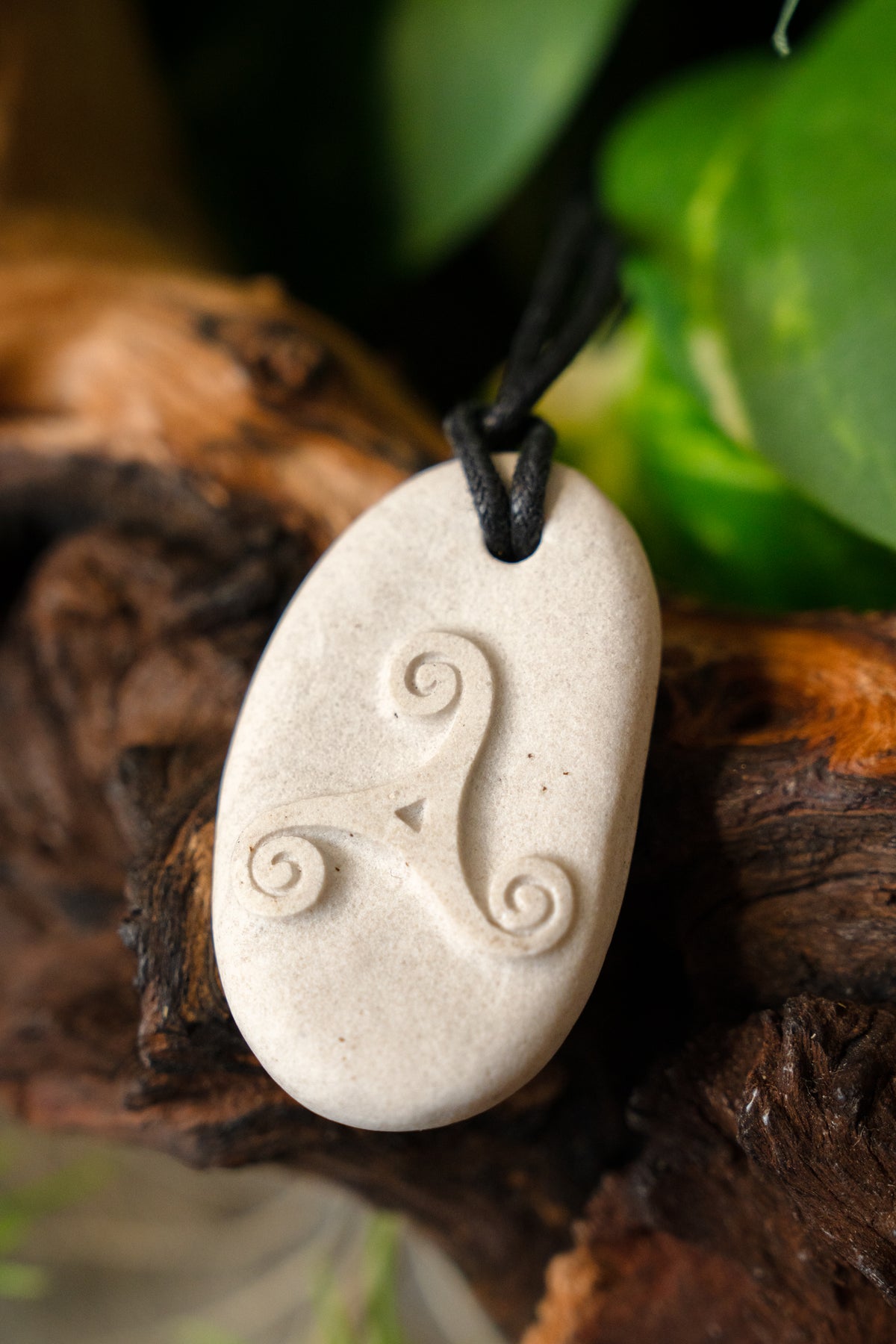 Pingente triquetra celta, pedra