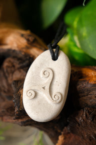 Pingente triquetra celta, pedra