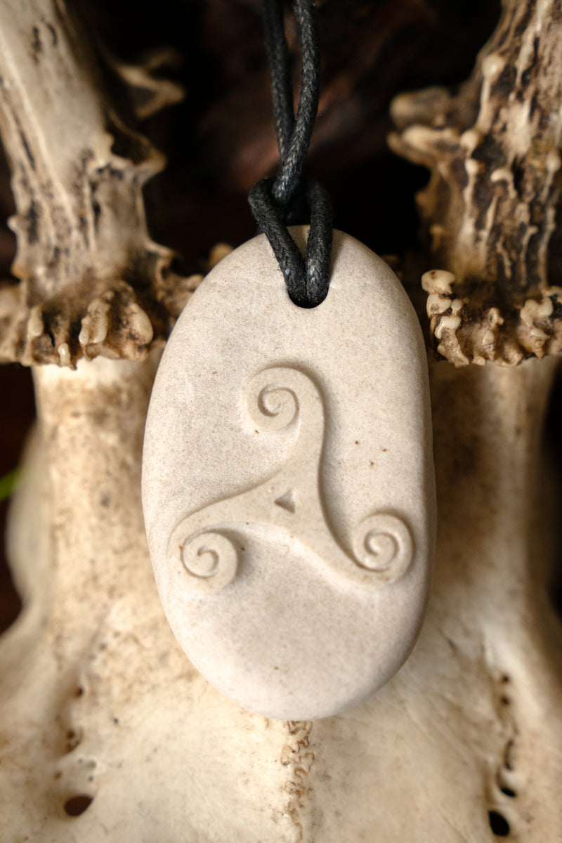 Keltisk triquetra-vedhæng, sten