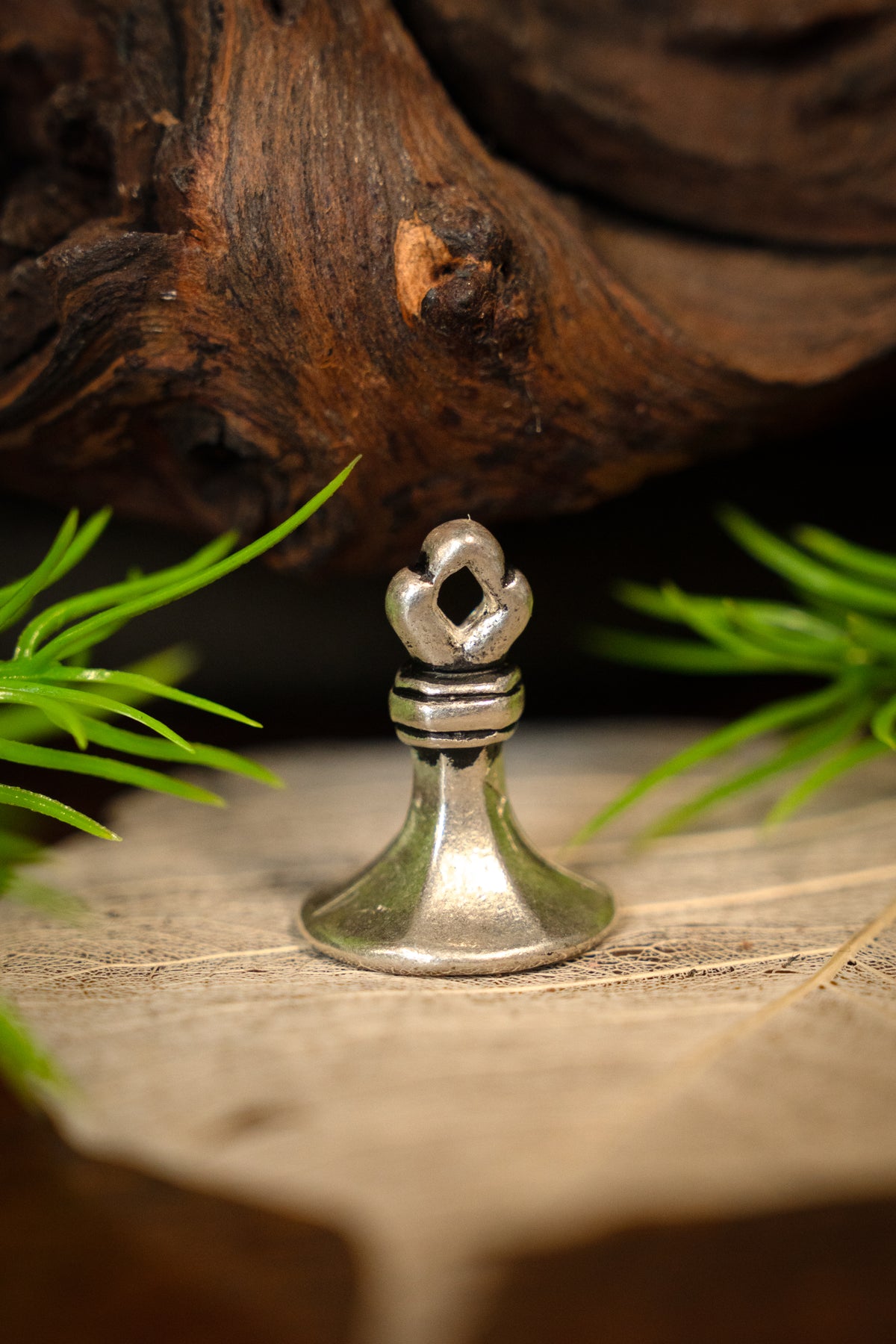 Średniowieczna angielska pieczęć, posrebrzany brąz