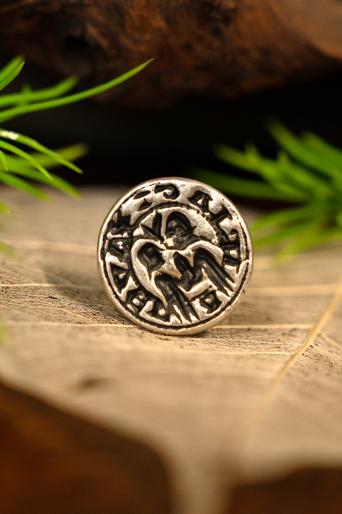 Średniowieczna angielska pieczęć, posrebrzany brąz