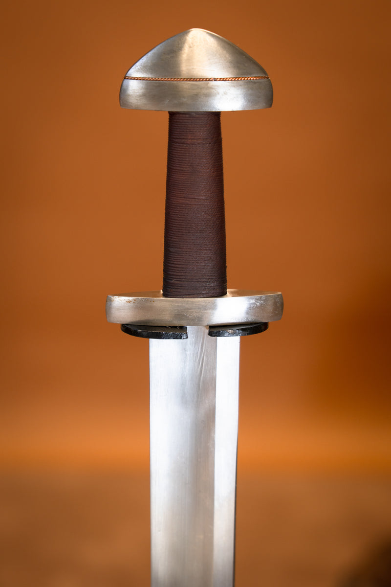 Espada vikinga tipo H, hoja de un solo filo, semi-afilada