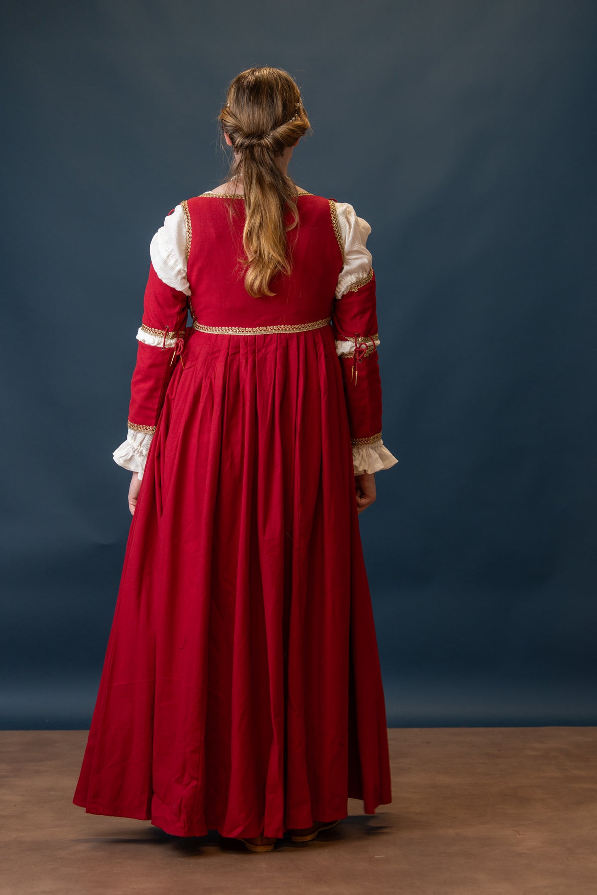 Italian gamurra, late 15th century, red
