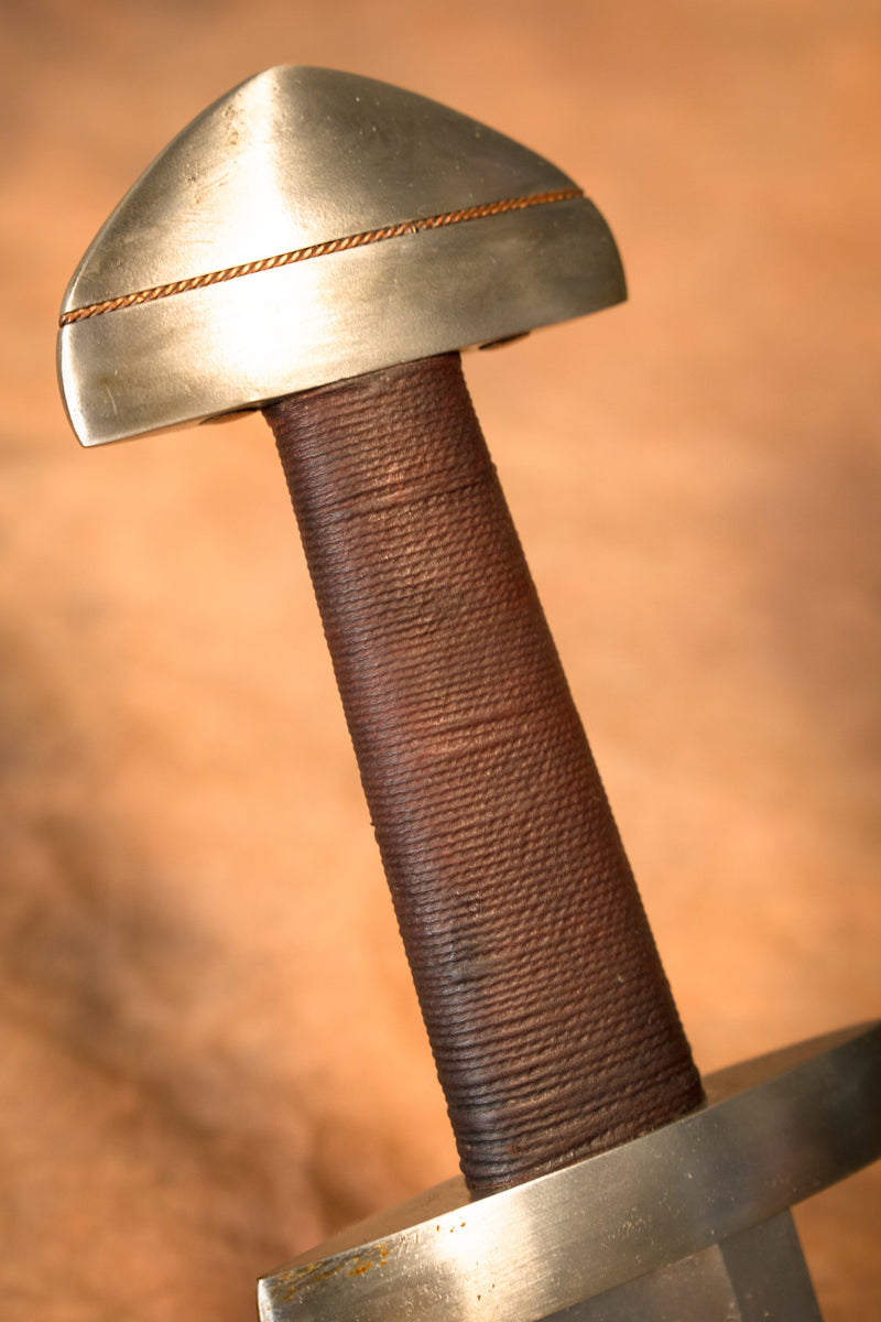 Espada vikinga tipo H, hoja de un solo filo, semi-afilada