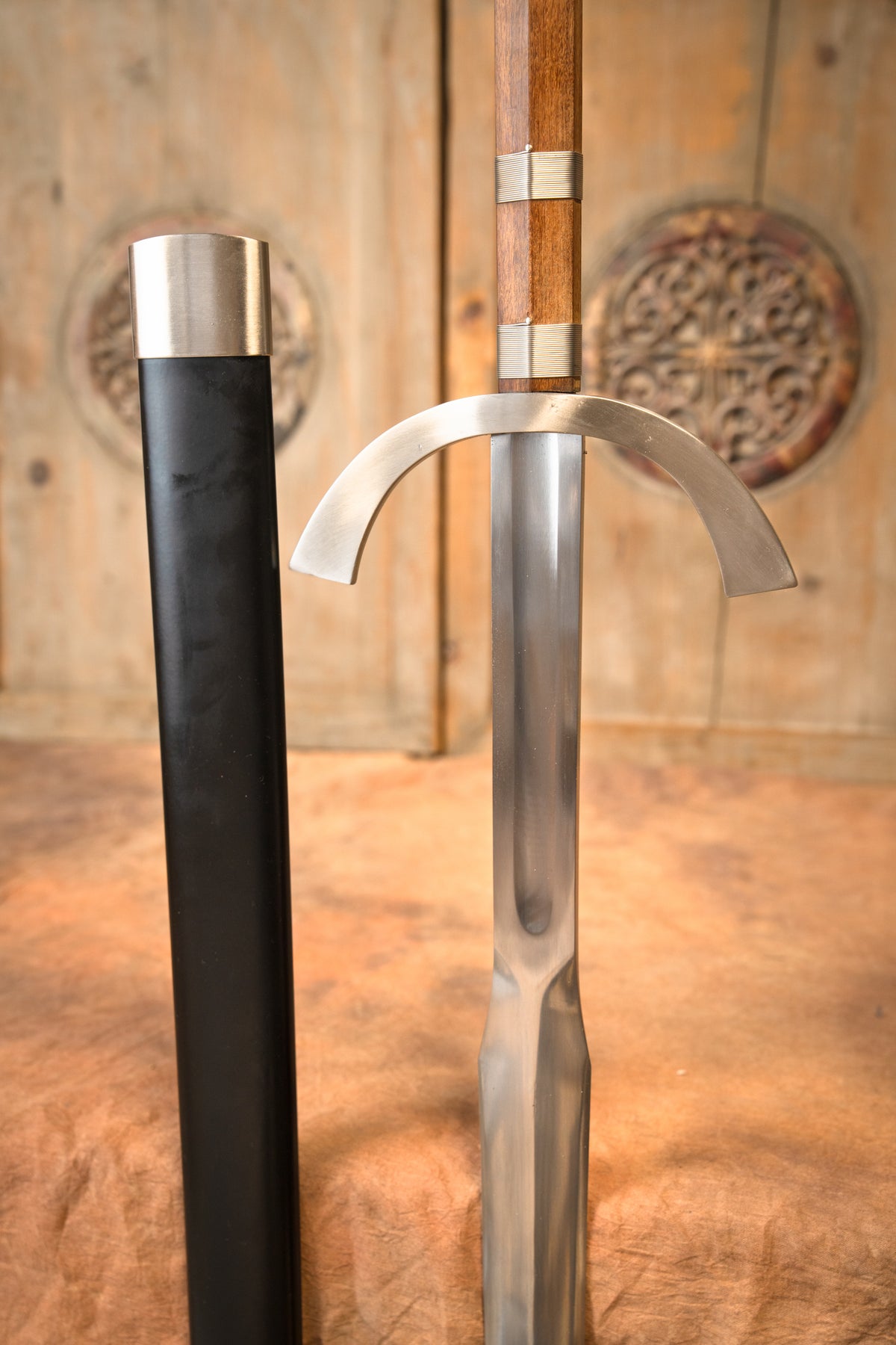 Two-handed sword Oakeshott type XVIIIe, semi-sharp