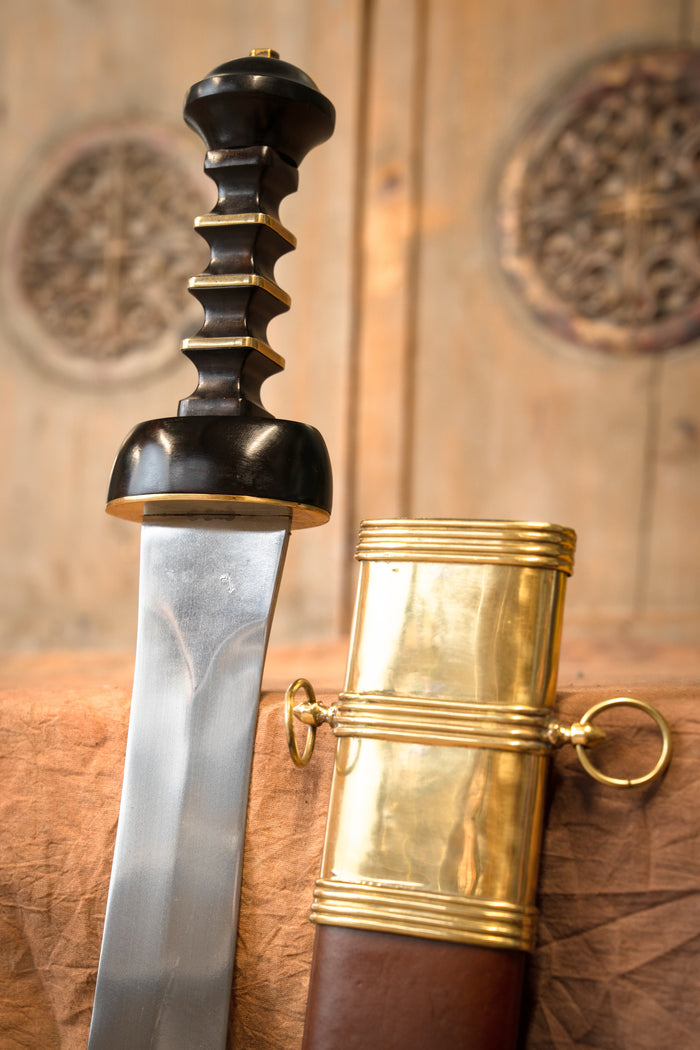 Gladius romano tipo Mainz, semi-afilado