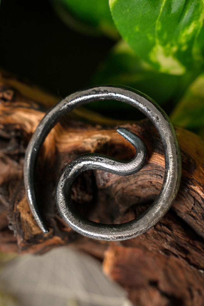 Spiralna broš Lukka, čelik