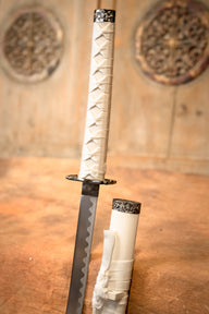 Weisses Drachen-Katana, Wakizashi und Tanto, halbscharf