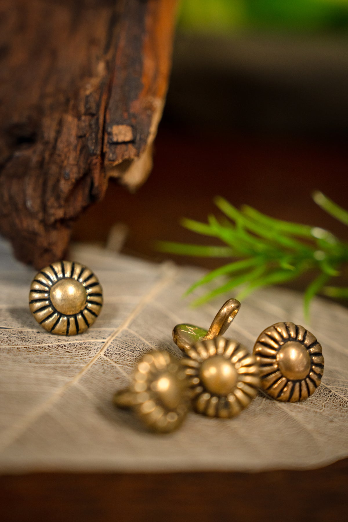 Bronze buttons 1450-1600, set of 5 pieces