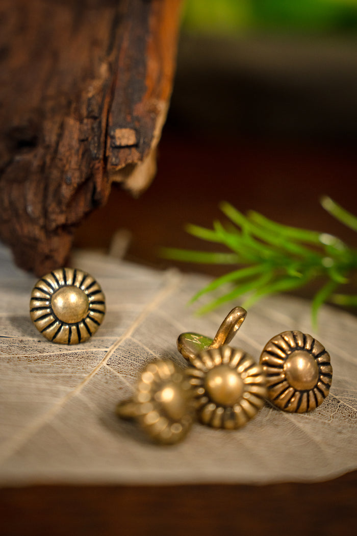Bronze buttons 1450-1600, set of 5 pieces
