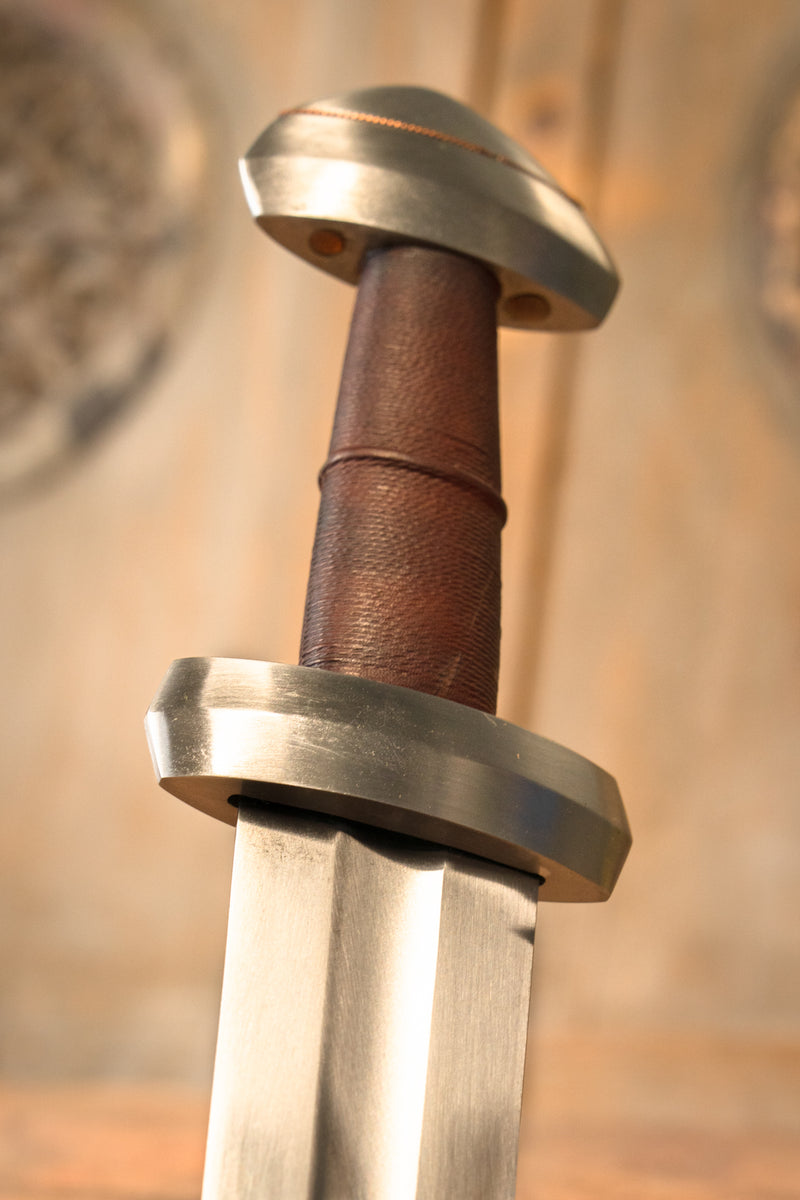 Espada vikinga tipo H, semi-afilada