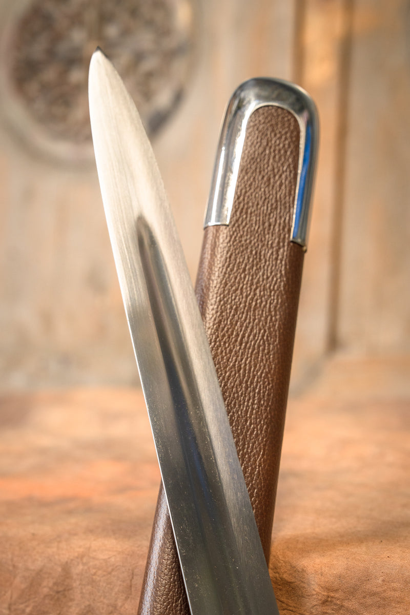 Espada vikinga tipo H, semi-afilada