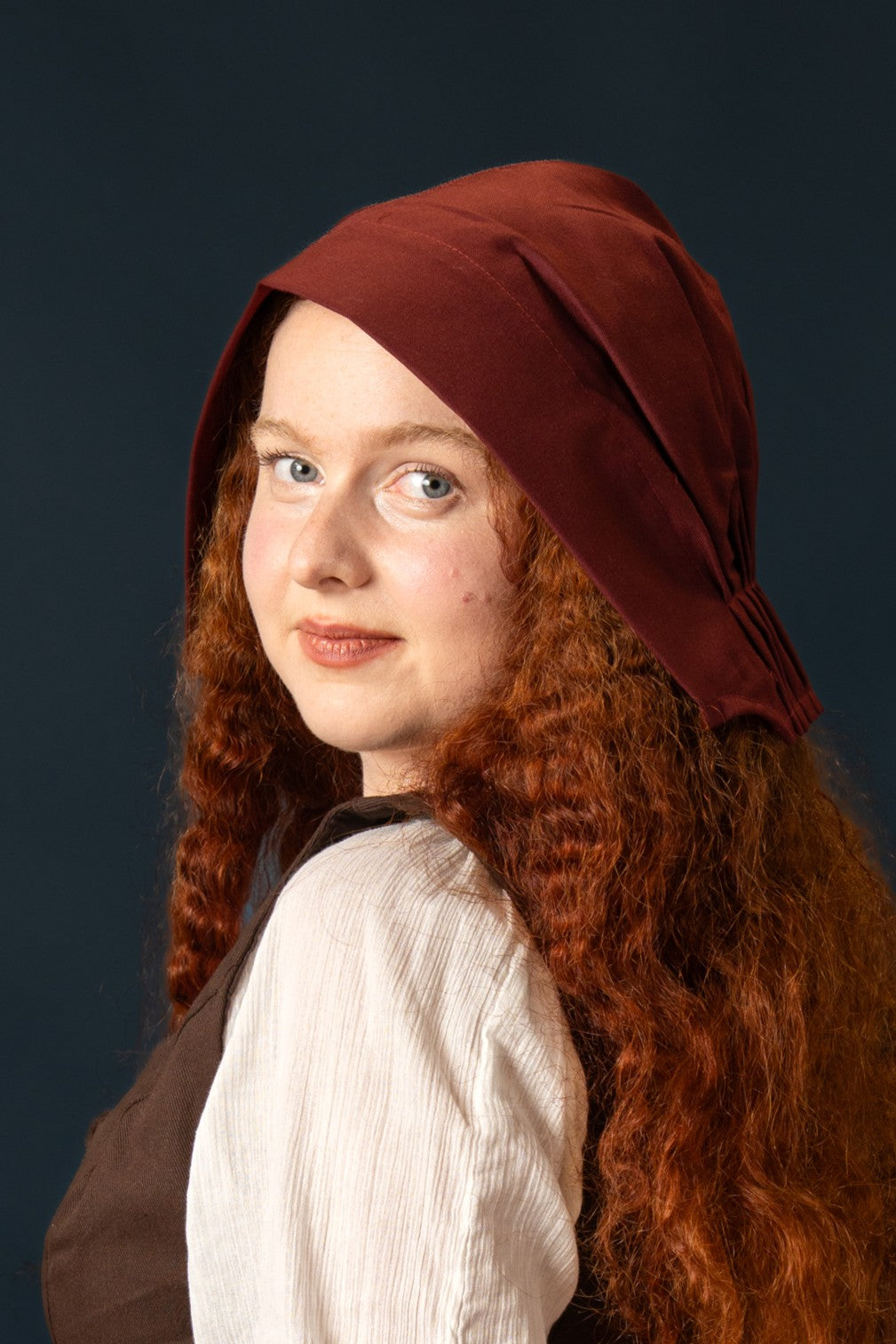 Renaissance kapje Helga, bordeauxrood