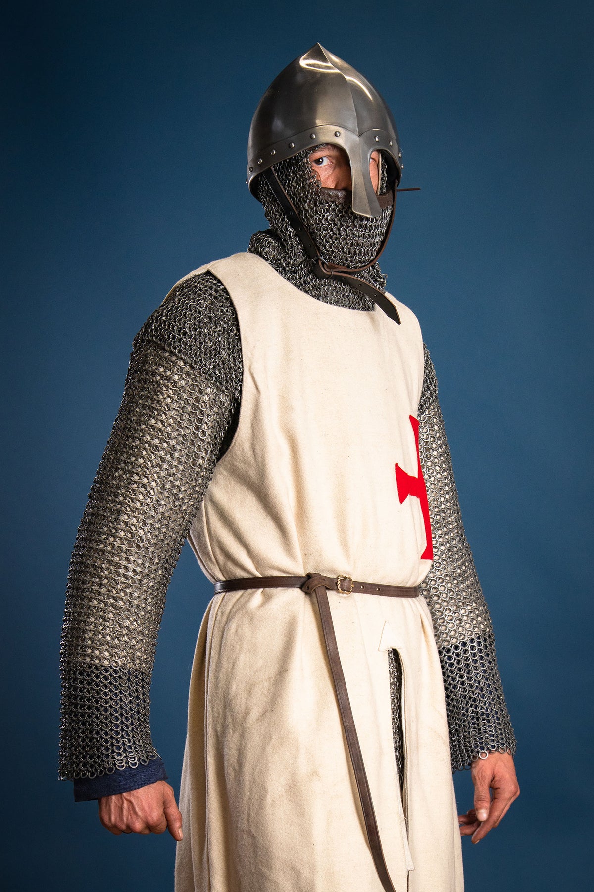 Ringhuva i ringbrynja med triangulär ventail, runda ringar – runda nitar, 8 mm