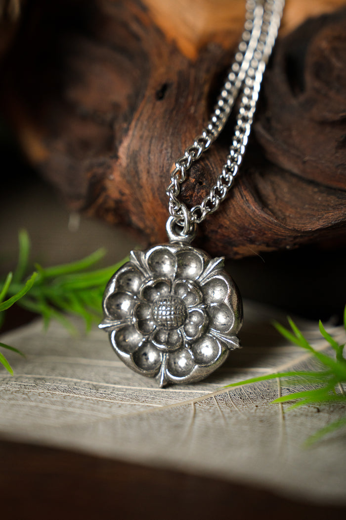 Tudor Rosenanhänger, Zinn