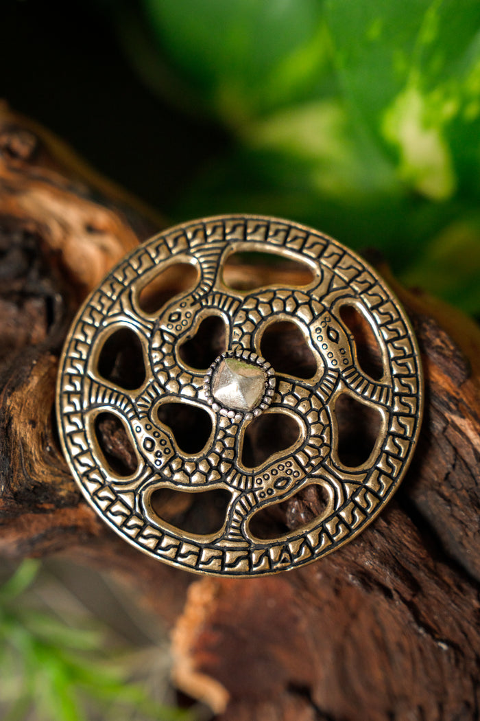 Disque ornemental mérovingien croix solaire, bronze