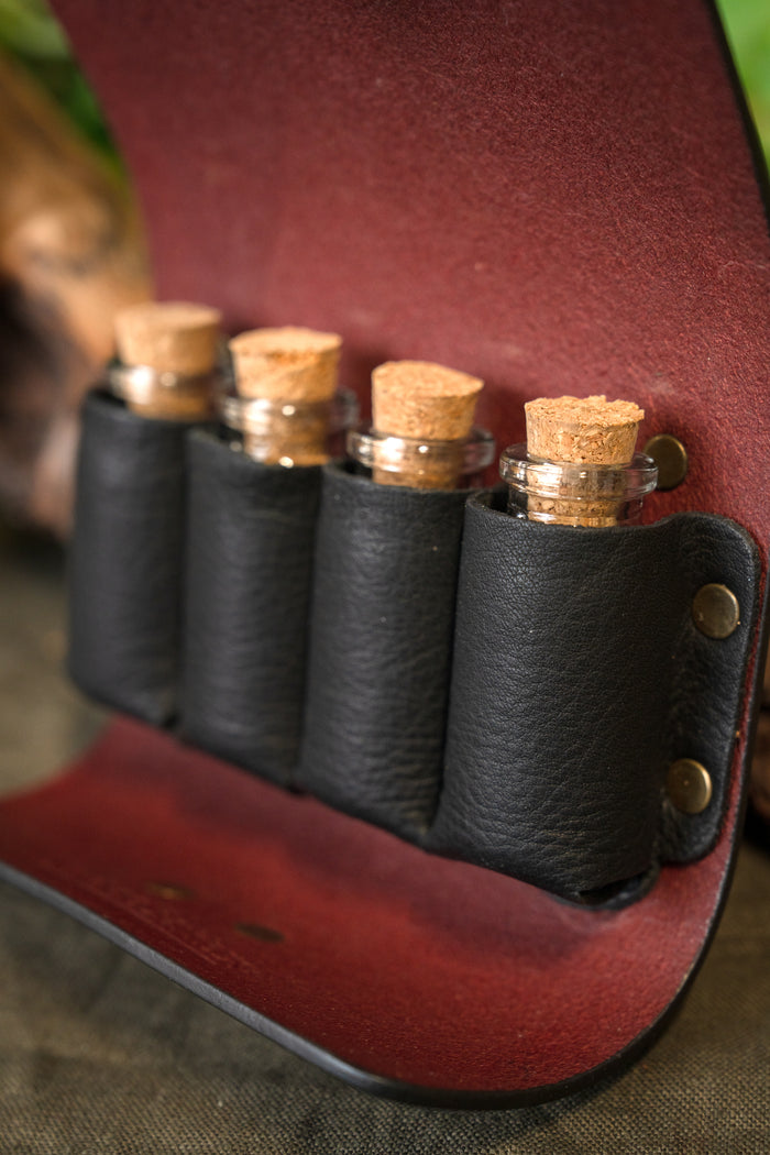 Magic potion bag with 4 bottles, red