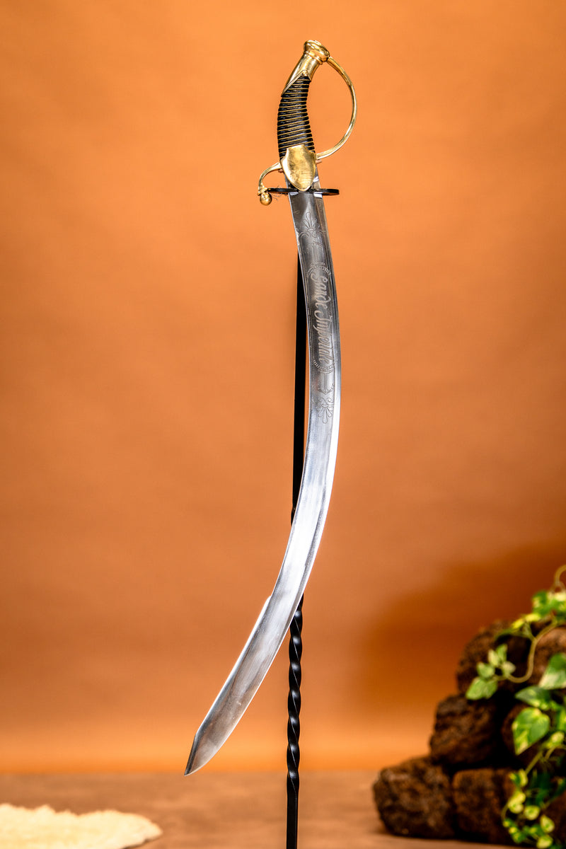 Sable naval del Imperio Británico, semi-afilado