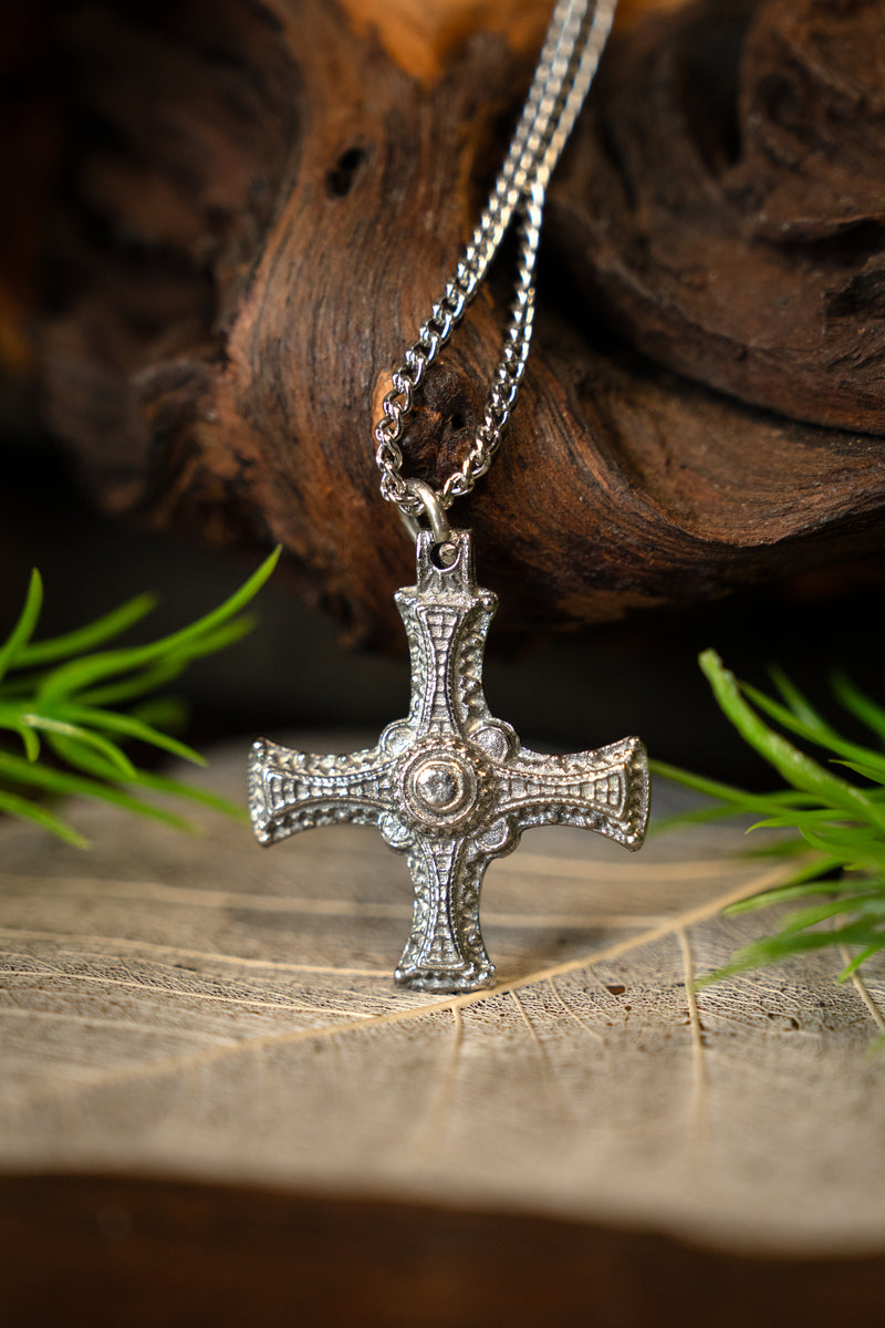 Croce di Cuthbert di Lindisfarne, stagno