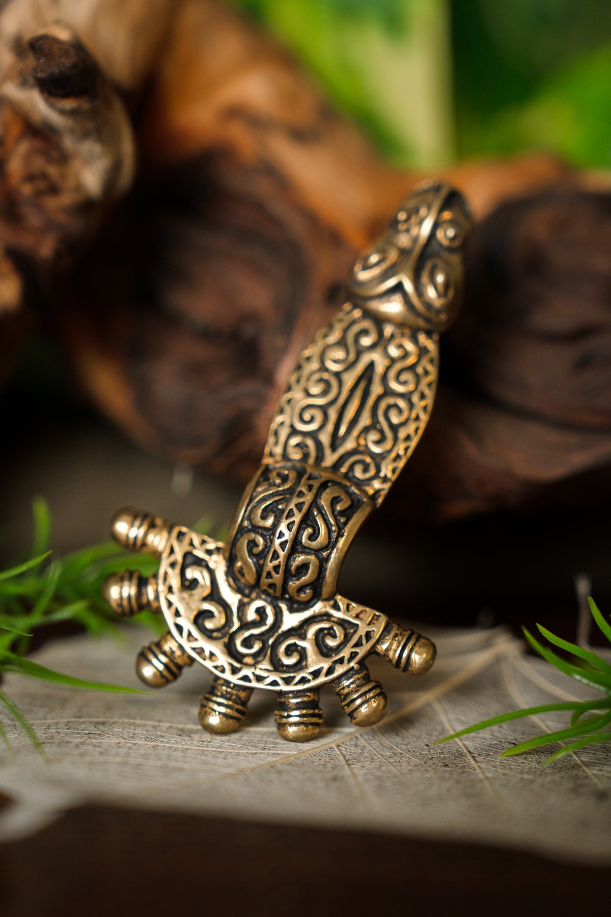 Merovingisk bågformad fibula, försilvrad brons