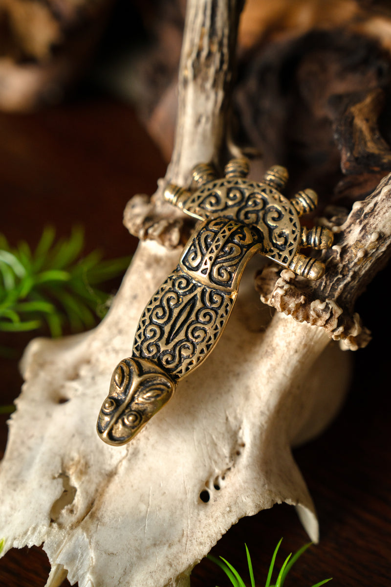 Fibula merovingia ad arco, bronzo argentato