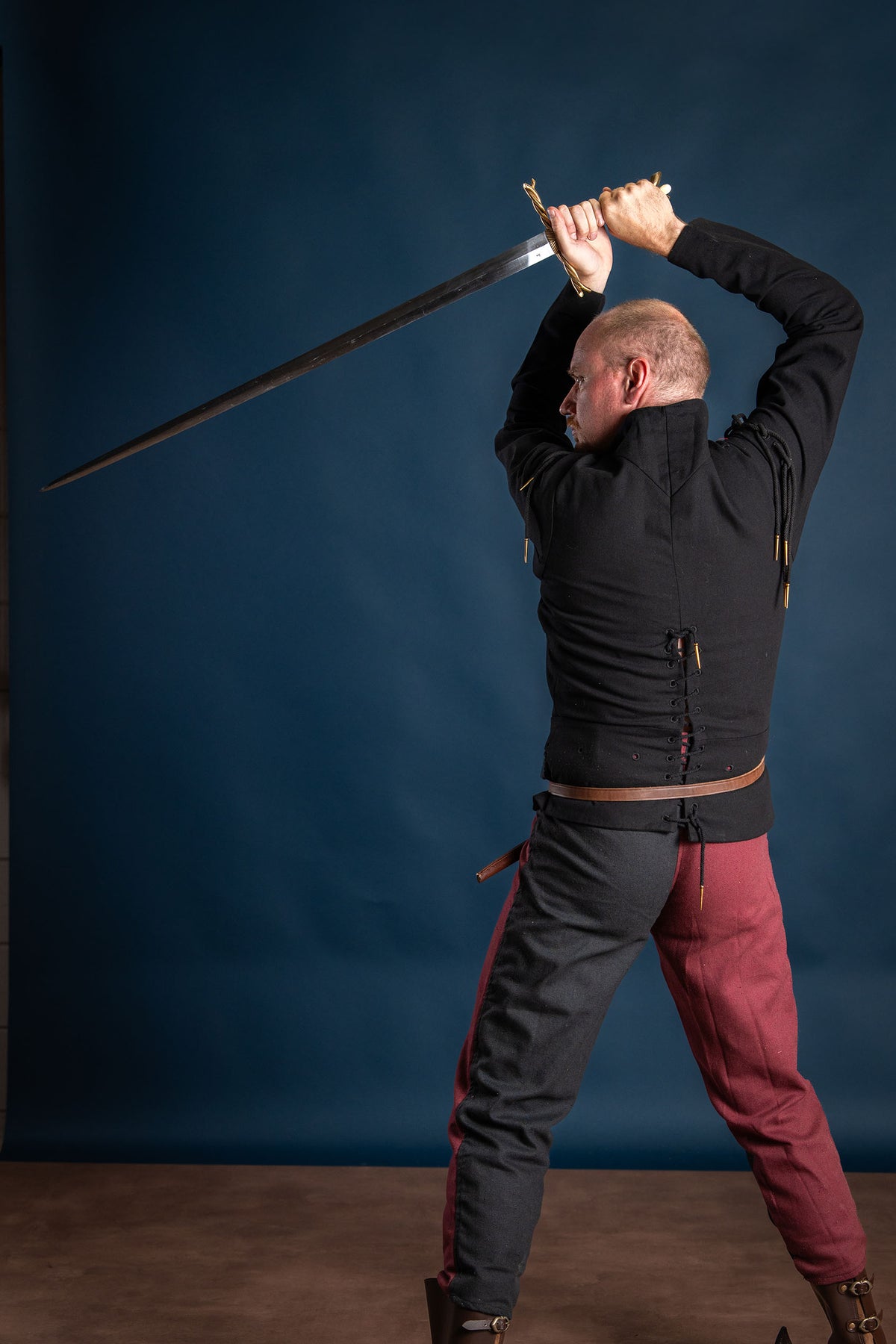 Średniowieczny miecz Oakeshott XVIII, półostry