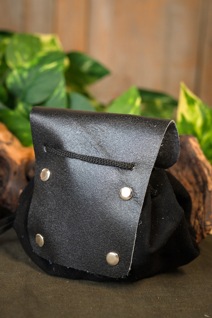 Medeltida penningpung, svart