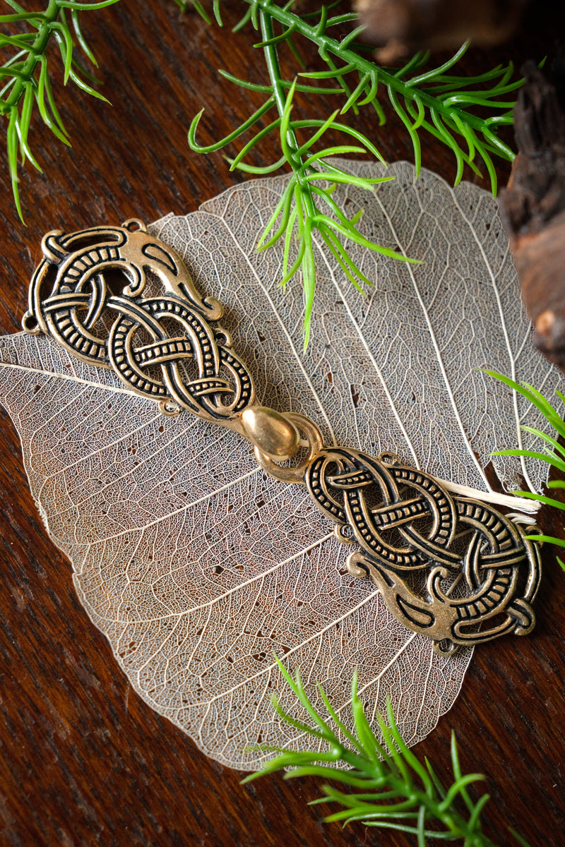 Mantelsluiting met Midgardslang, brons