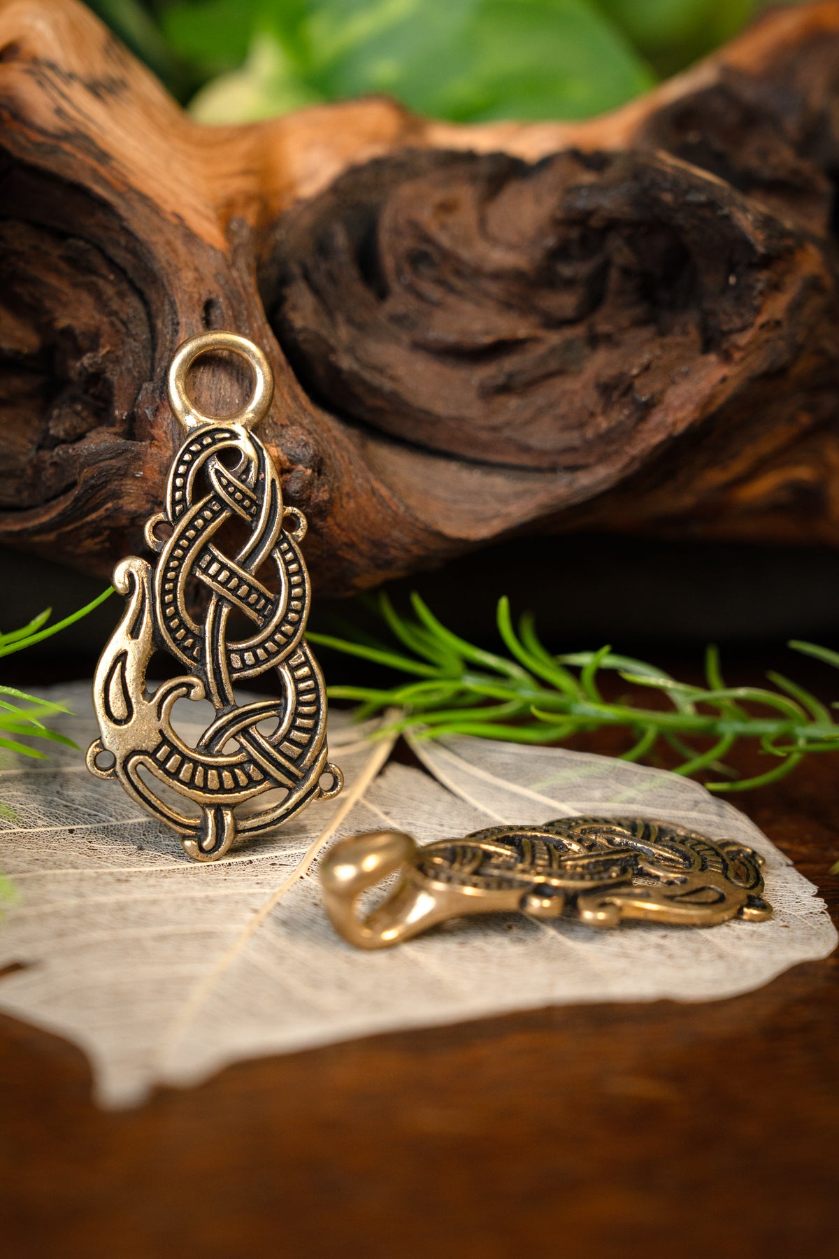 Kappelukning med Midgårdsormen, bronze