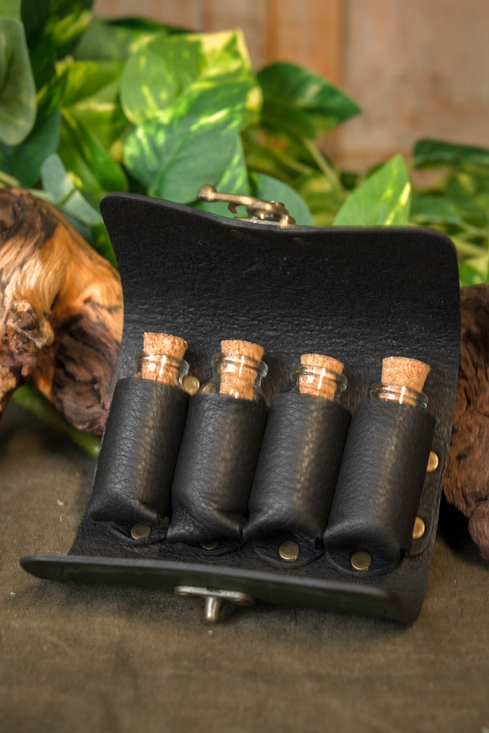 Magic potion bag with 4 bottles, green