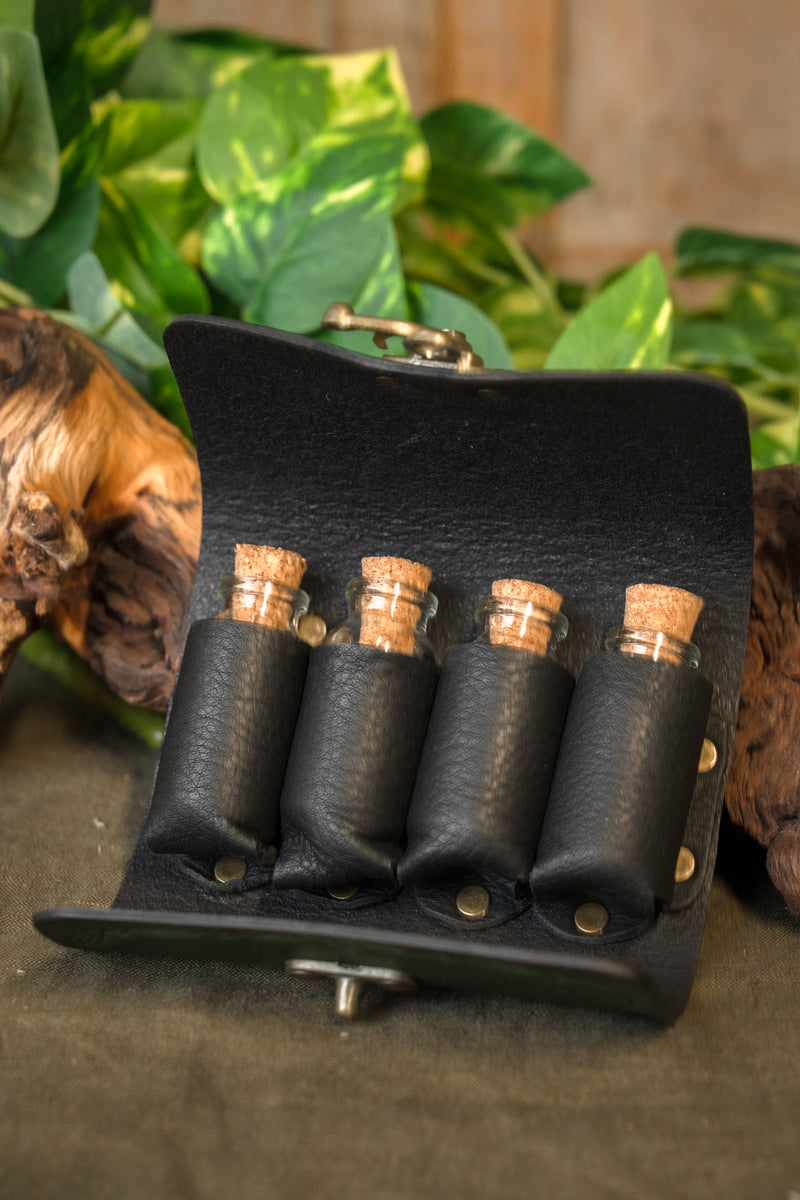 Magic potion bag with 4 bottles, green