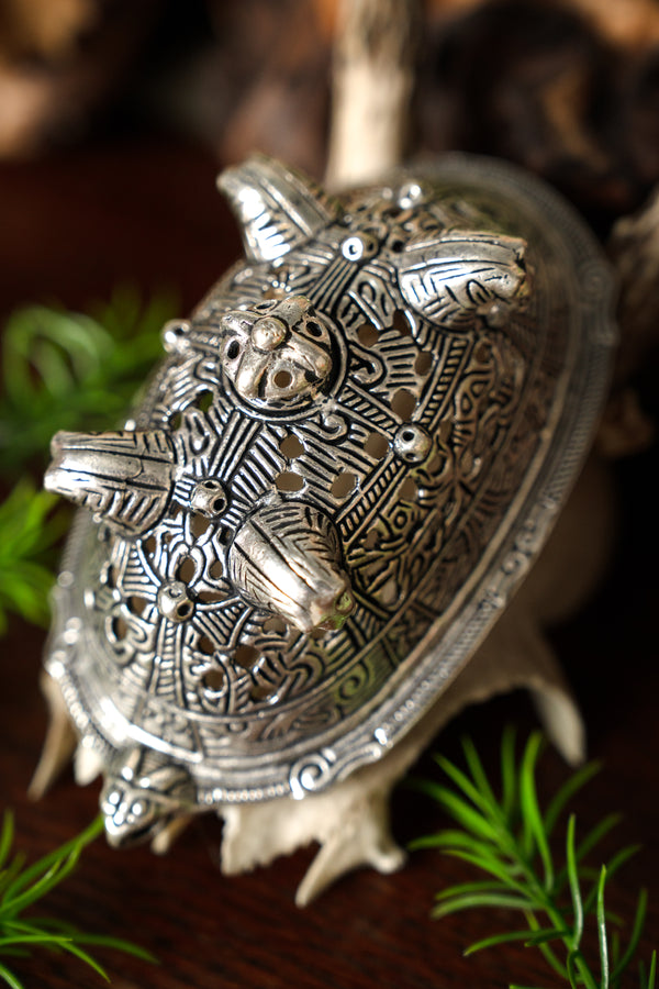 Broche tortue Viking Birka, argentée, prix par pièce