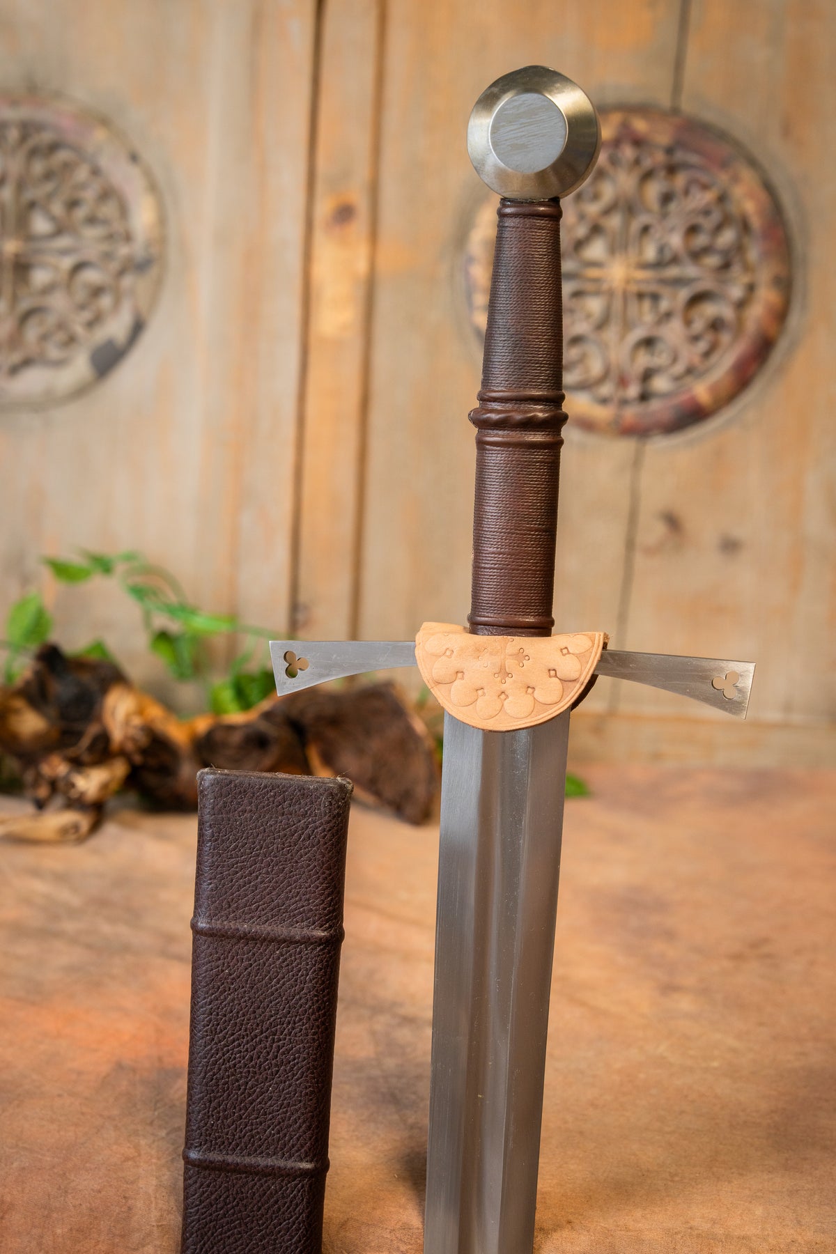 Medieval longsword Oakeshott type XVa, semi-sharp