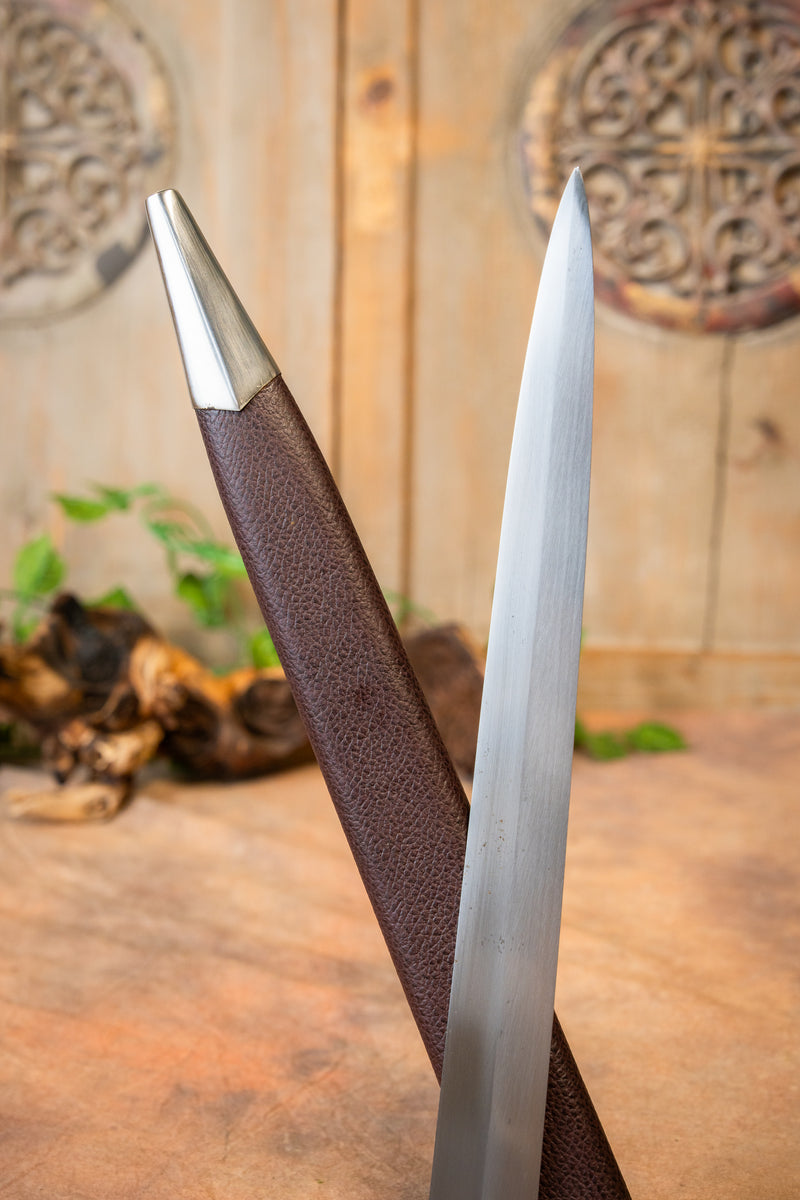 Medieval longsword Oakeshott type XVa, semi-sharp