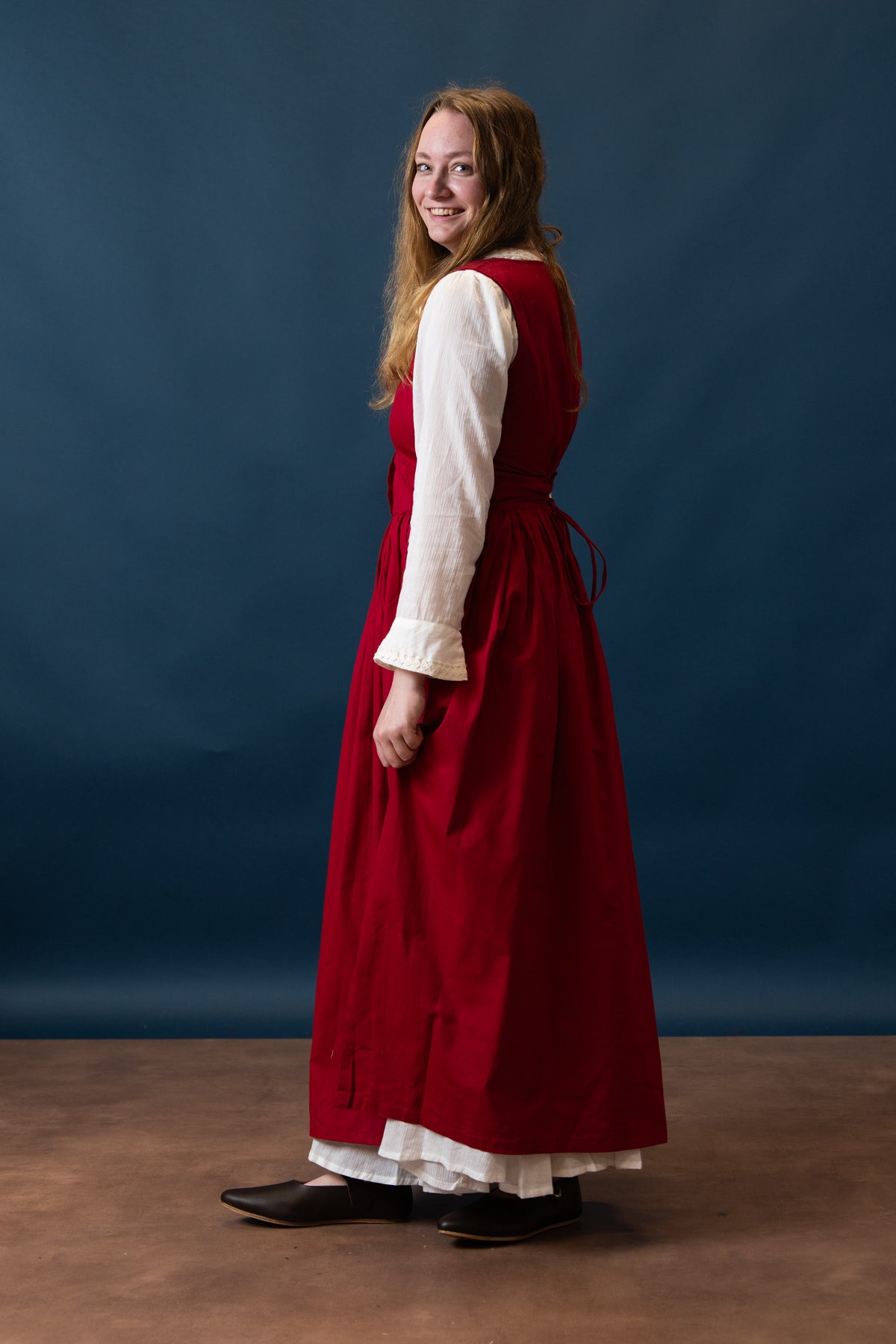 Keskiaikainen kirtle Lene, punainen