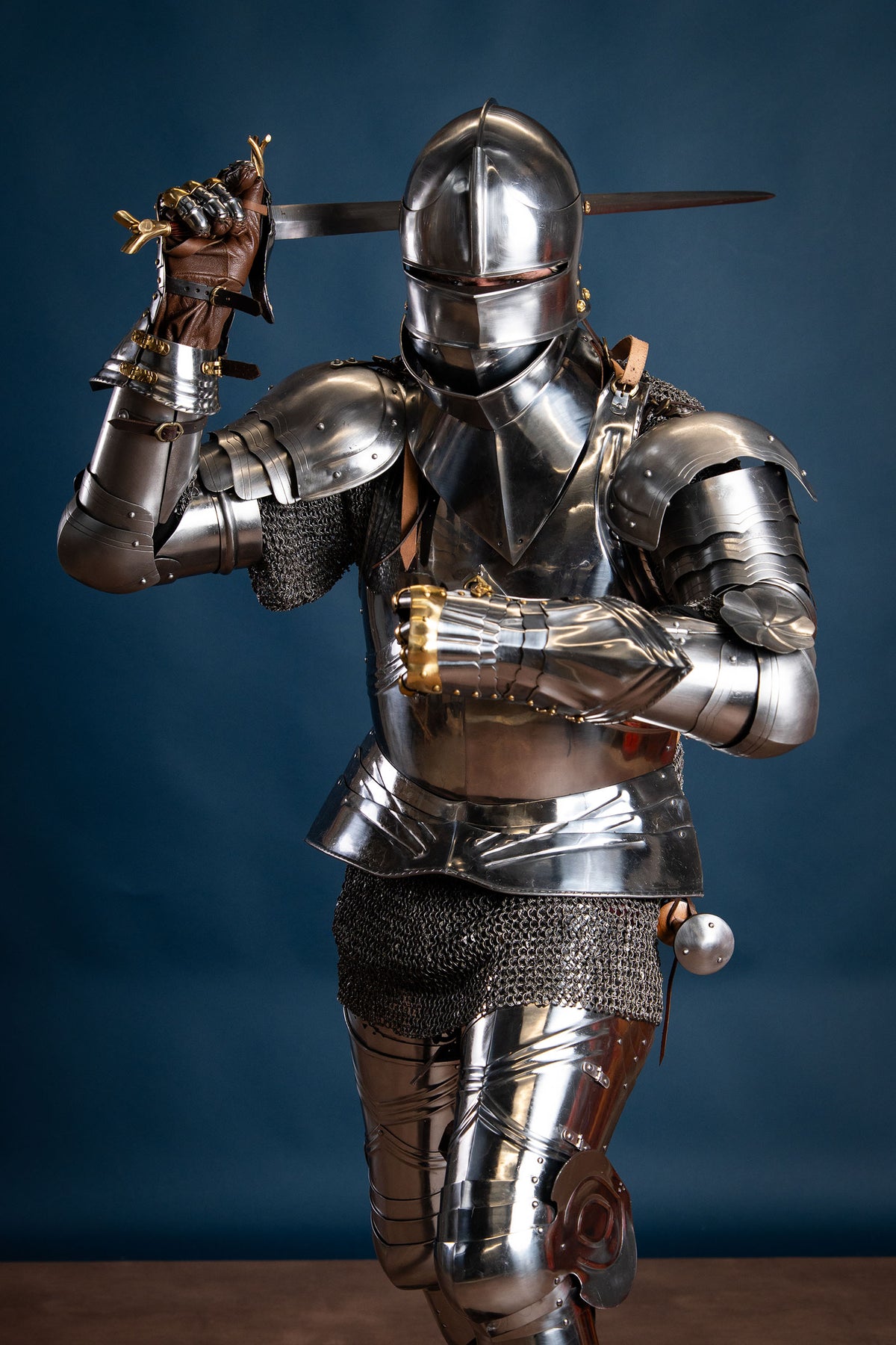 Luksuriøse gotiske panserhandsker, 1450–1500, messing, 1,2 mm