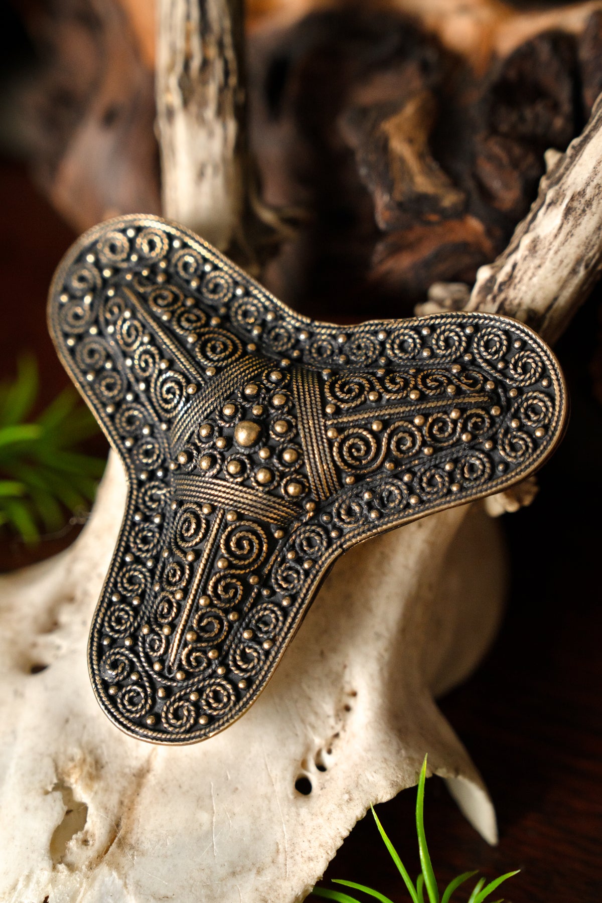 Trefoil fibula Stora Ryk, bronze