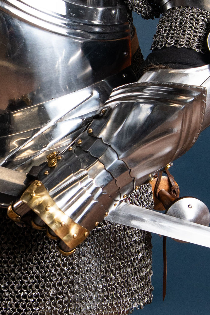 Luksuriøse gotiske panserhandsker, 1450–1500, messing, 1,2 mm