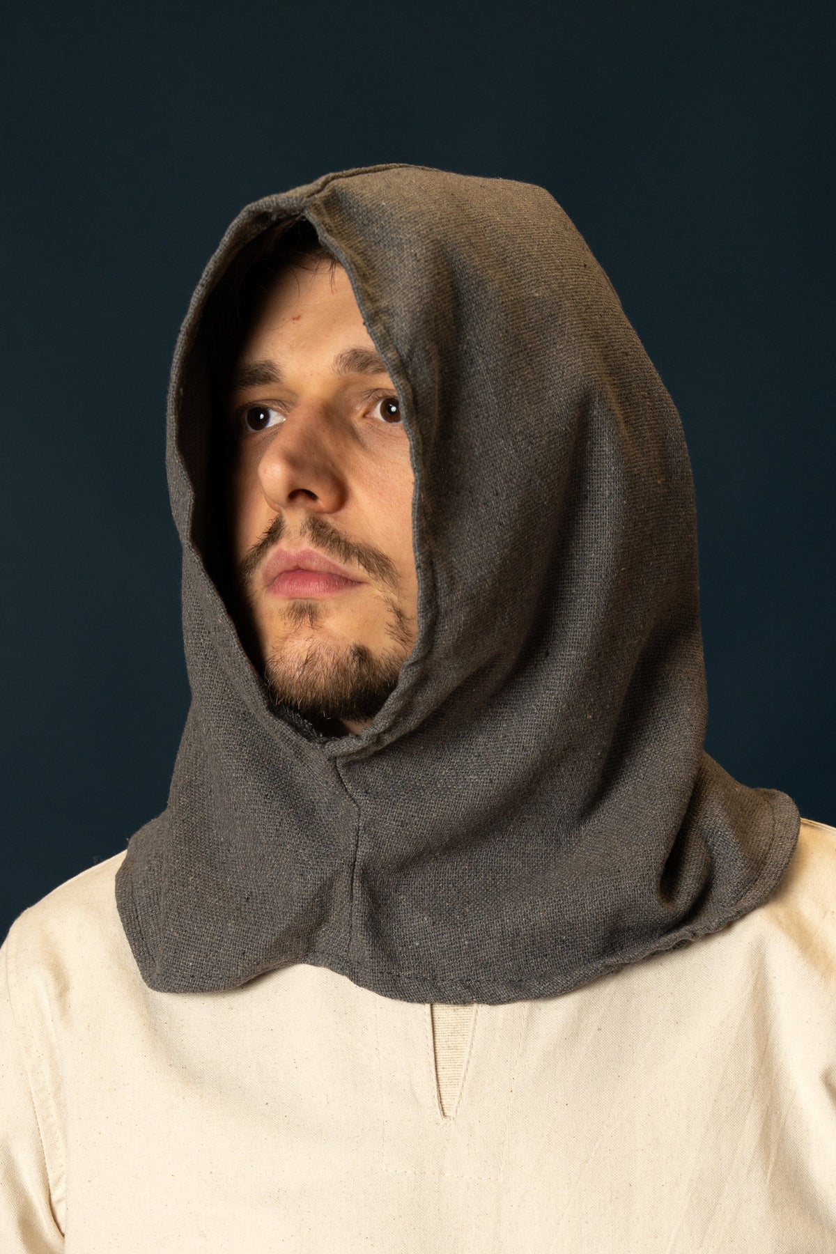 Srednjeveški chaperon, siva