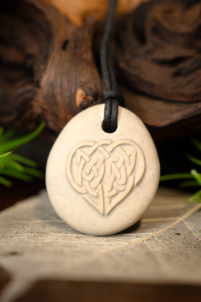 Pendant Celtic heart, stone