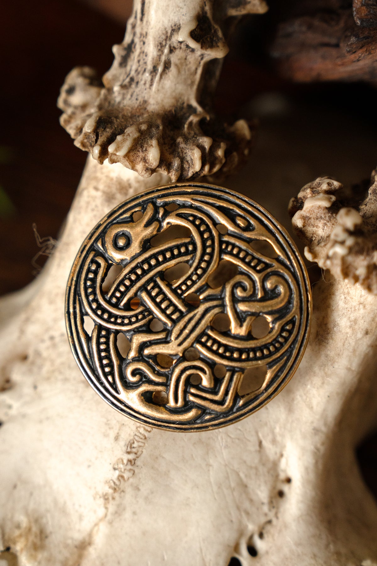 Viking skivefibula i Jellinge-stil, bronze