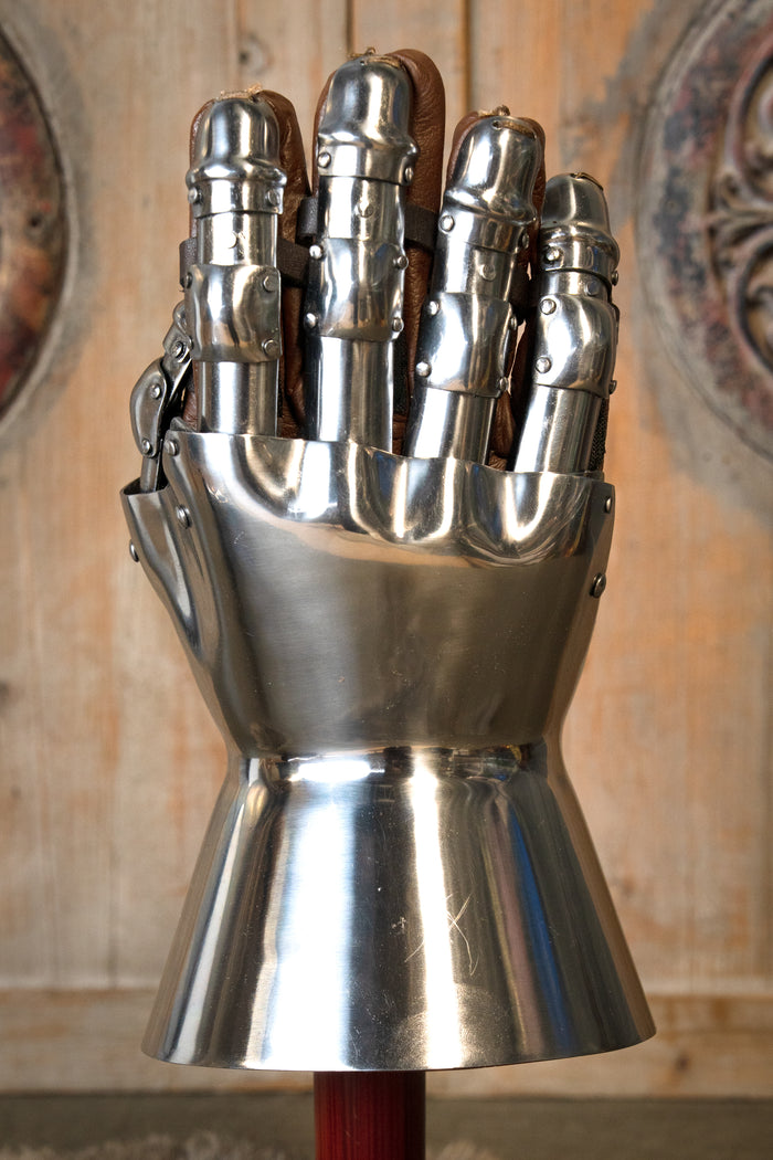 Hourglass Gauntlets 1350-1410, 1.6 mm