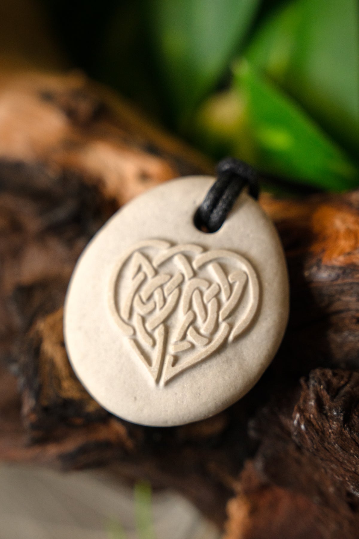 Pendant Celtic heart, stone