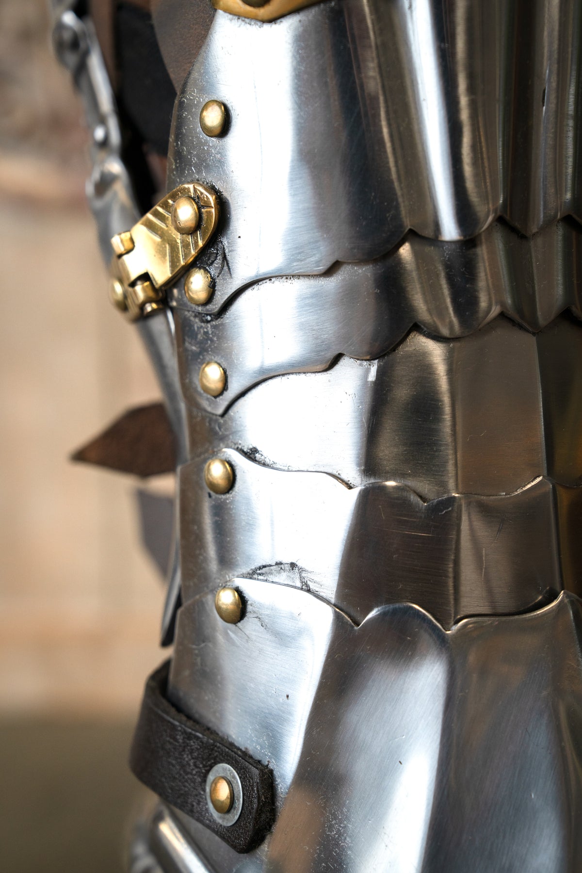 Luksuriøse gotiske panserhandsker, 1450–1500, messing, 1,2 mm