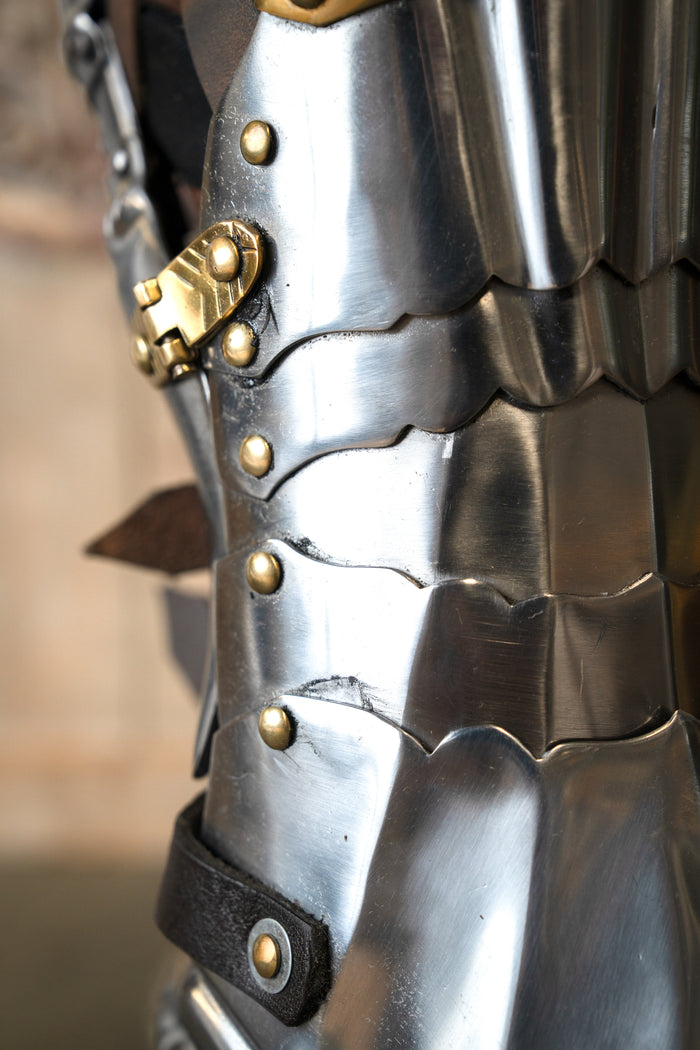 Luksuriøse gotiske panserhandsker, 1450–1500, messing, 1,2 mm